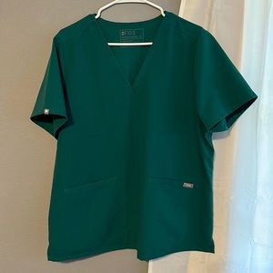 Figs Casma 3 Pocket Hunter Green XL Top